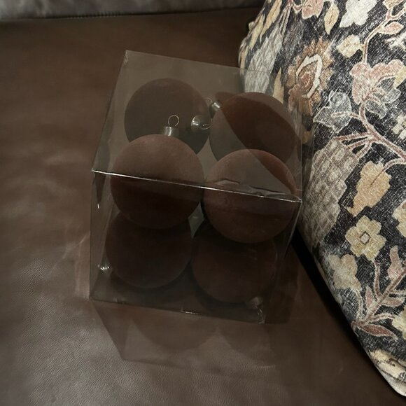 NWT Box of 8 Flocked Velvet Fabric Christmas Ball Ornaments - Picture 5 of 7